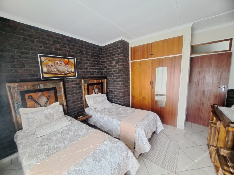 4 Bedroom Property for Sale in Safari Gardens North West